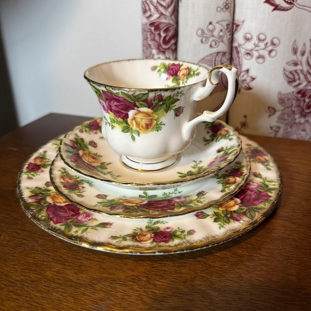 Vintage Old Country Roses Royal Albert Bone China Teatime Place Setting 4 Piece